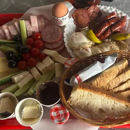 Dom wakacyjny Yna House *