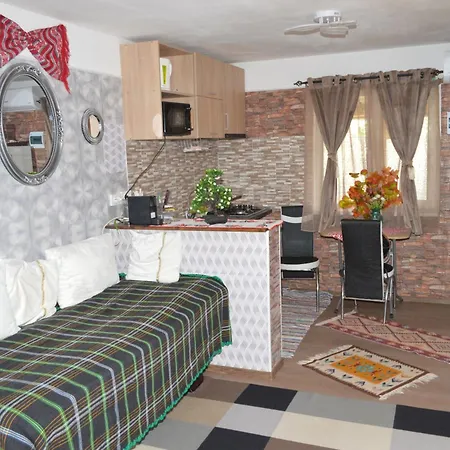 בית נופש Yna House בוקרשט